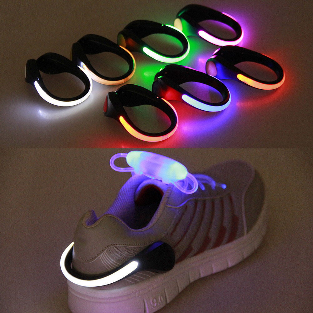 Running Gear Green - 1個入りLEDシューライトクリップ 明るい点滅ライト 安全ナイトランニングギア ランナー、ジョガー、サイクリスト、ウォーカー、ドッグウォーカー向け グリーンライト
